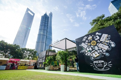 ▲图1：精心设计的维他奶高颜“植”魔方造型展位抢眼夺目