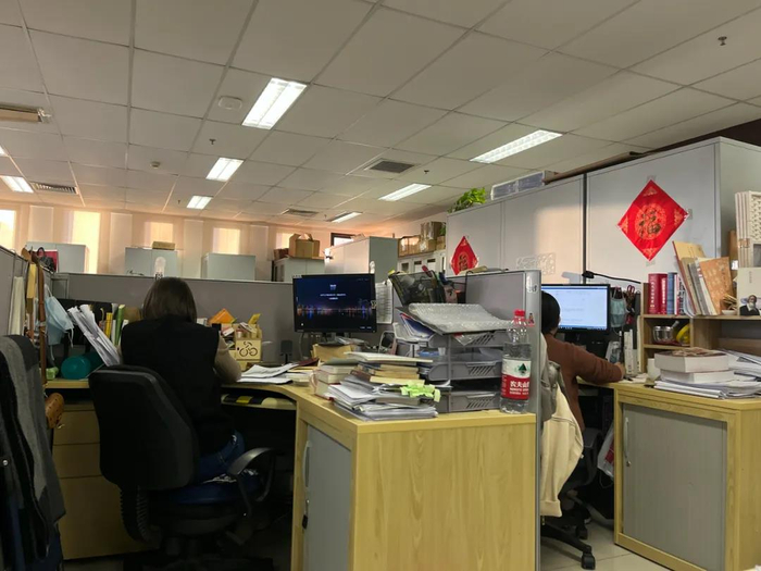 连环画出版社内，编辑们在工作。新京报记者 冯雨昕 摄