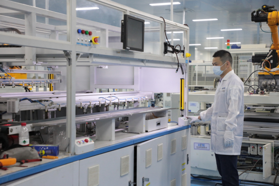 合特光电生产线。