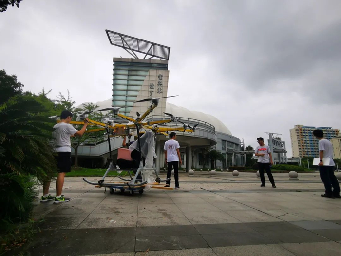 第一代大载重多旋翼无人机-系留测试照片