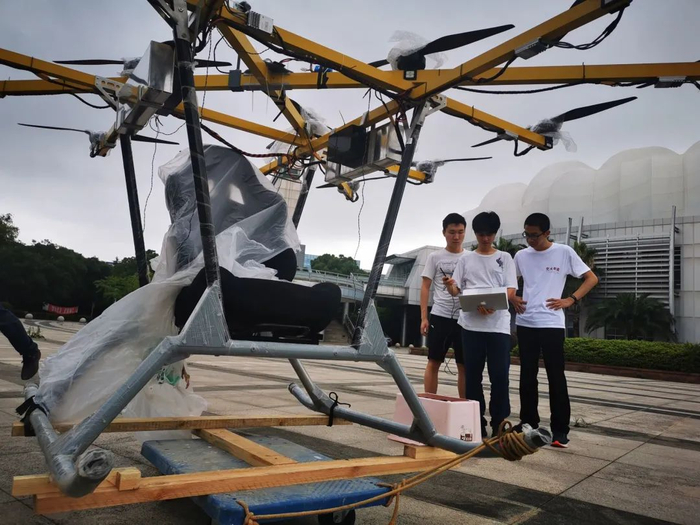 第一代大载重多旋翼无人机-系留测试照片