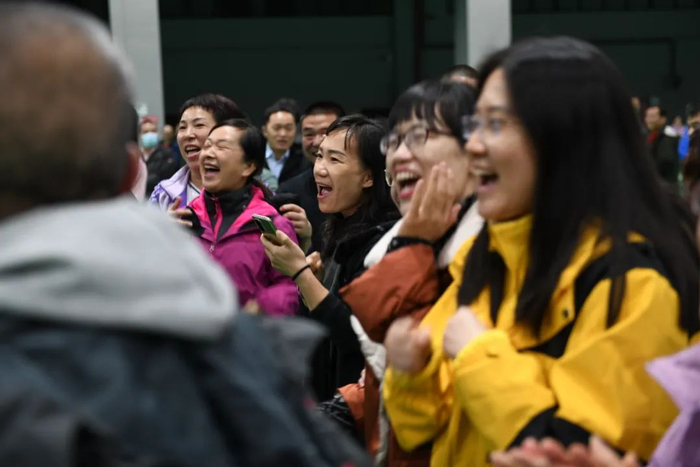 ▲“加油！”（徐行 摄）