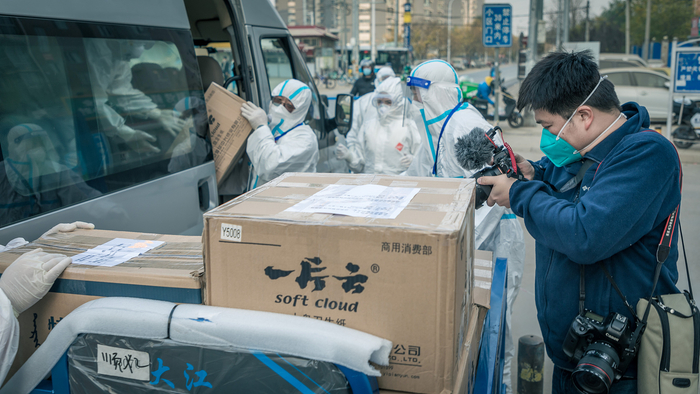 记者深入抗疫一线 &nbsp;图源：视觉中国