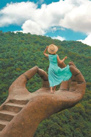 古龙峡是网红打卡地 