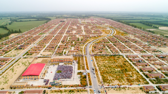 图为叶城县阿克塔什农场安置区