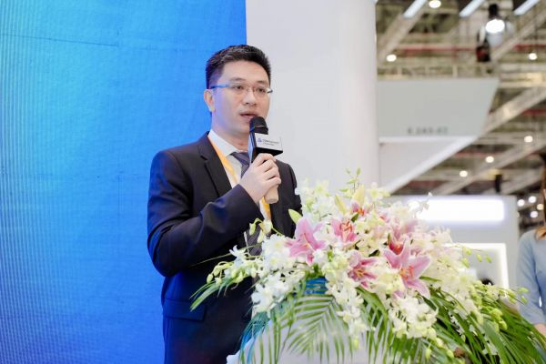 TUV莱茵大中华区交通服务副总裁黄余欣致辞