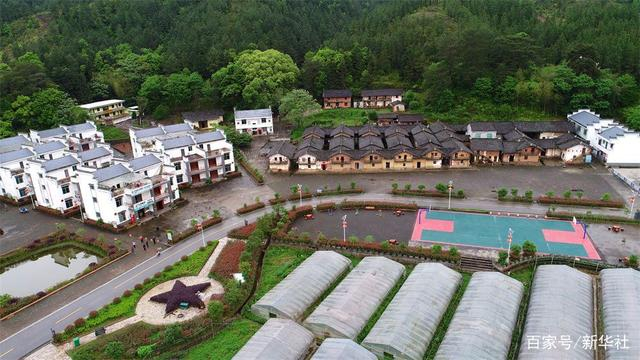 这是2019年4月19日无人机拍摄的江西瑞金华屋村。新华社记者 胡晨欢 摄