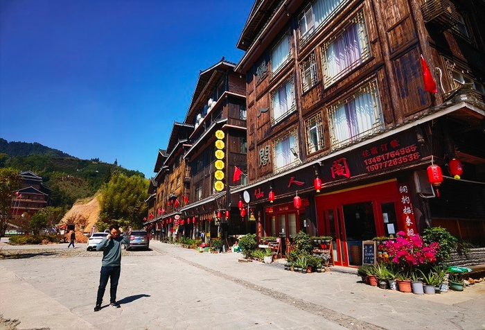 在布央村，茶产业与旅游产业相辅相成。