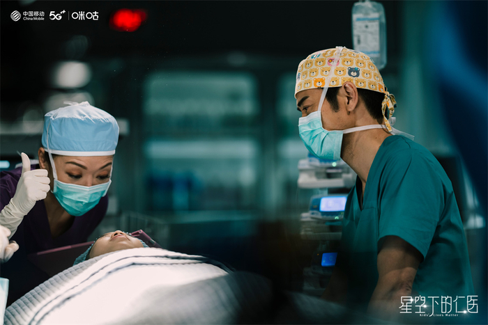 郑嘉颖的熊宝宝帽