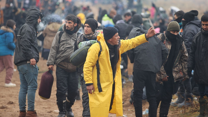 边境的移民。图自路透社