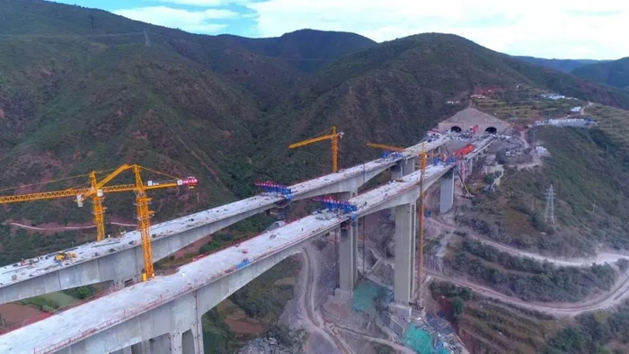 楚大高速渔泡江大桥  陈小娇 摄