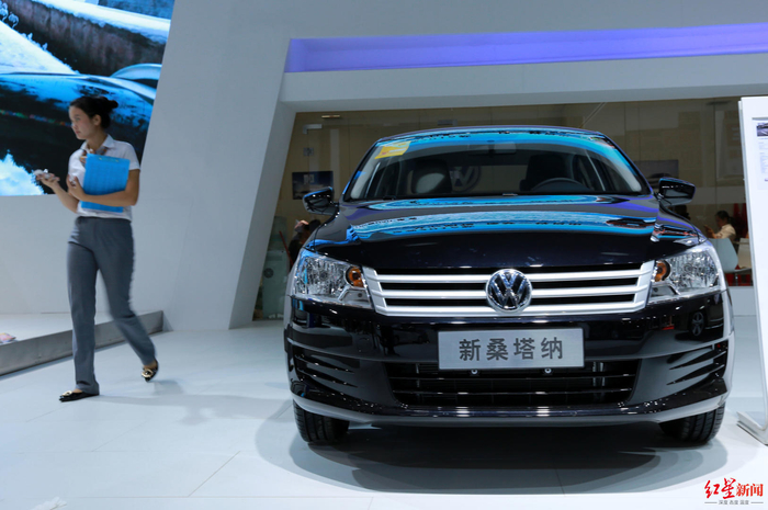  海南2016金秋车展上展销的上汽大众新桑塔纳 图据IC photo