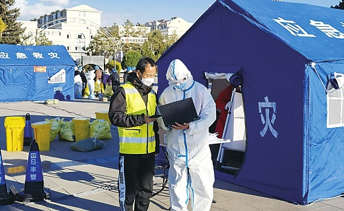 内蒙古移动人24小时值守，保障核酸检测点通信畅通。