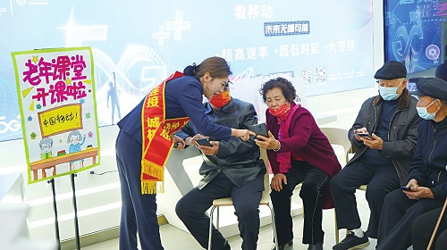 巴彦淖尔移动临河区解放街营业厅老年课堂现场。