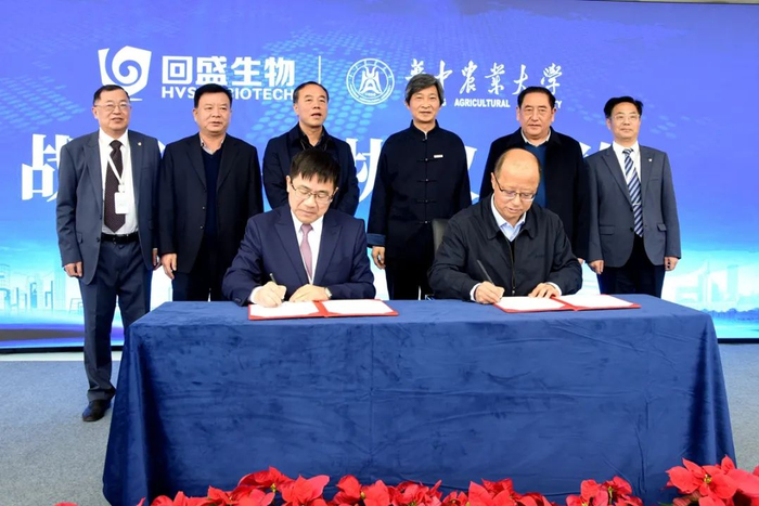 ▲校企双方签署战略合作协议