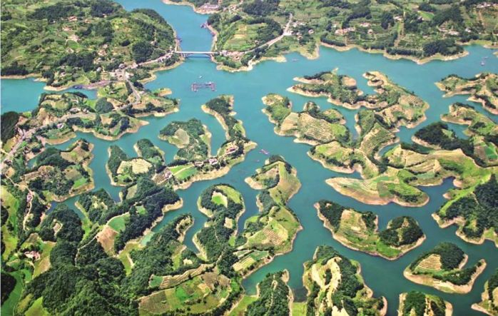 　　▲隔河岩库区航拍。  摄影：吕新宇