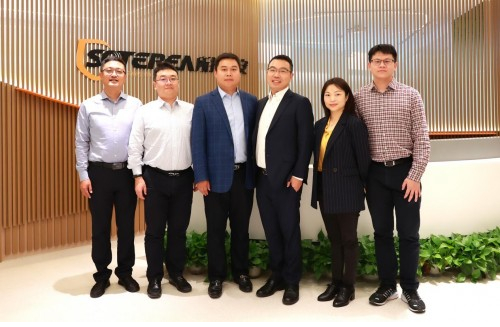 徐显杰与童立丰各携双方团队出席发布仪式