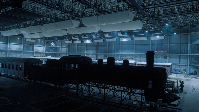 剧组1:1搭建出来的火车。