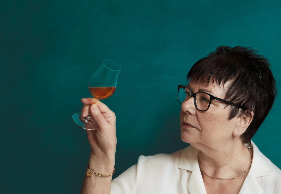 图2：苏格登首席调配大师Maureen Robinson女士