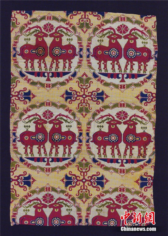 青海吐蕃墓地出土中亚风格织锦（瑞士阿拜格基金会藏）。仝涛 供图