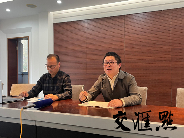 图为王俊（左）杨云（右）