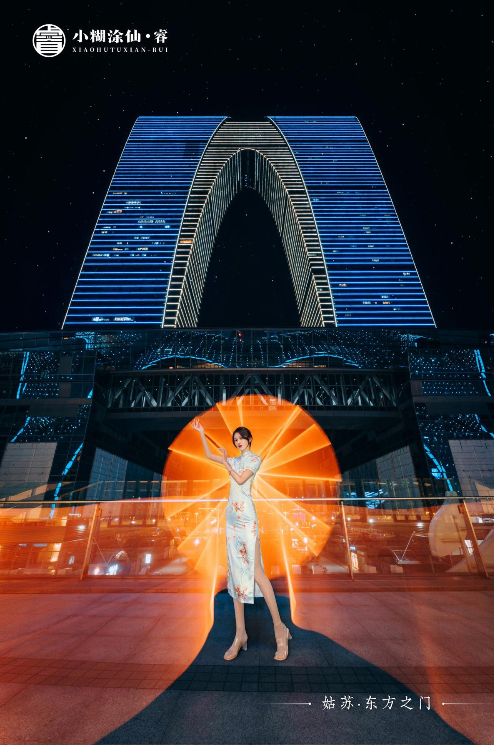 （摄于苏州东方之门）