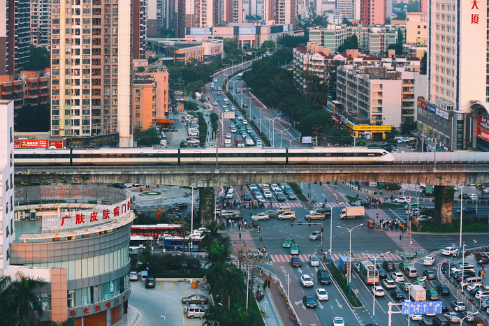 广东珠海，高铁穿过城区&nbsp;&nbsp;