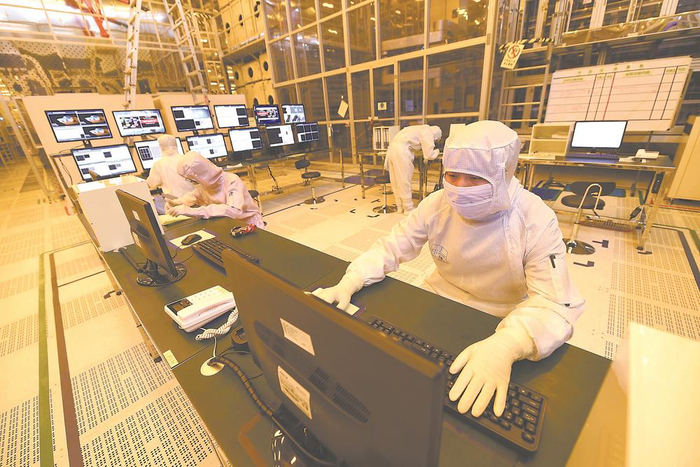 位于合肥新站区的合肥京东方10.5代线正在紧张生产中。（资料图片） 记者 李博 摄