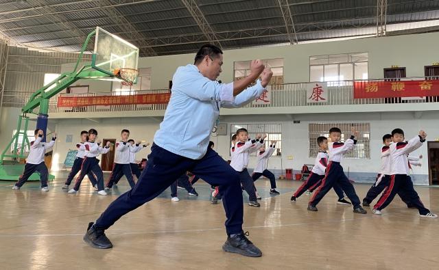 玉林市育才中学开设的武术班。玉林市教育局供图