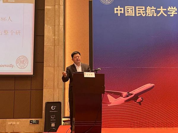 南开大学研究生院副院长薛有志教授做主旨演讲