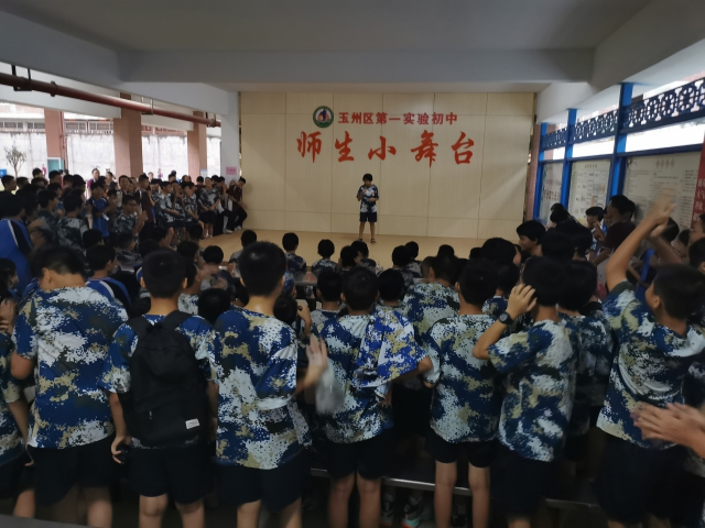 玉州区第一实验初级中学开设师生“才艺小舞台”。玉林市教育局供图