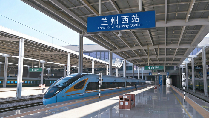 兰州西站 （张博行/摄）