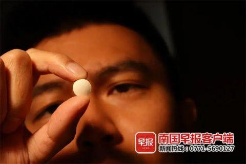 ▲长期、过量服用褪黑素，会影响人体正常分泌褪黑素的功能。南国早报记者 邹财麟摄