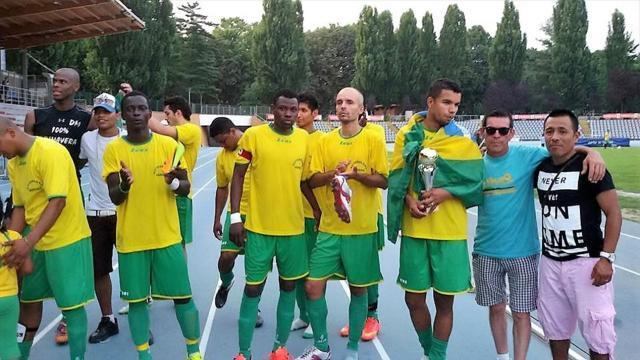 这张照片来自2015年，当年的梅西亚斯还在踢业余联赛