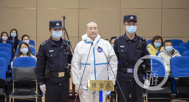 ▲11月24日，中国人民银行兰州支行原行长杨明基受审。图片来源/兰州铁路运输中级法院