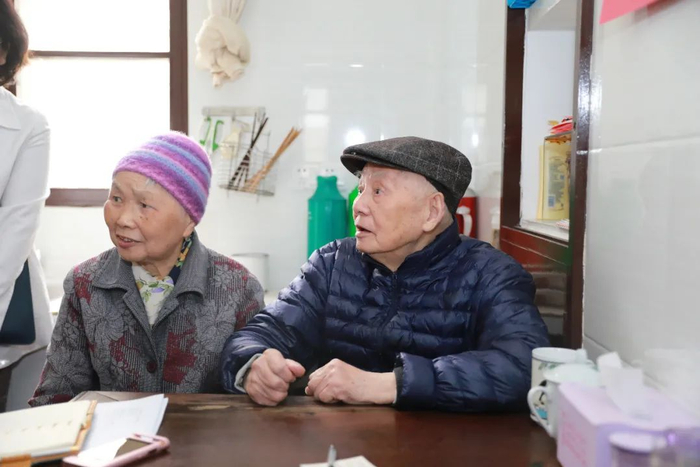 袁功釪和王瑞芝向记者讲述他们参选的故事。（作者供图）