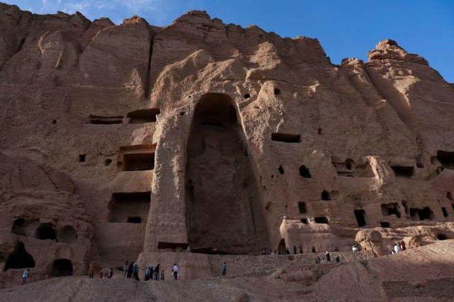 巴米扬大佛废墟。图源：新华社