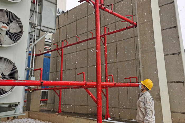 图为国家能源集团大连开发区热电厂加强室外设备巡回检查保障电力供应