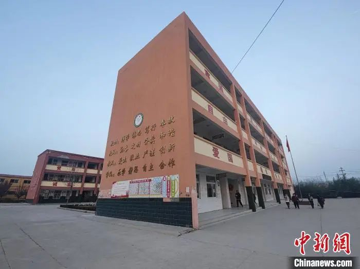 戚城中学教学楼。　阚力 摄