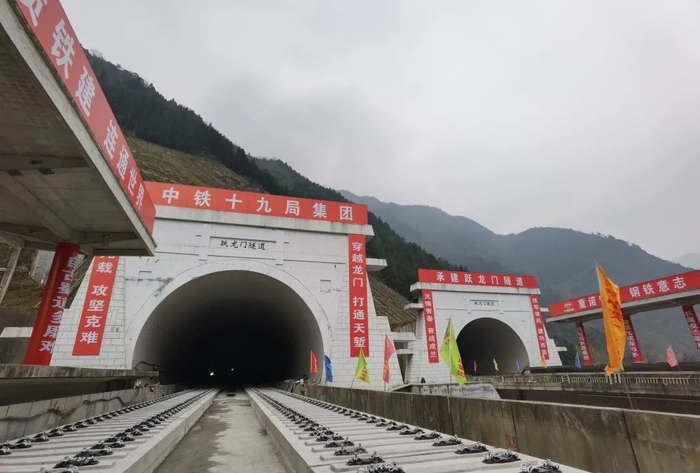 成兰铁路跃龙门隧道成都方向洞口。成兰铁路有限责任公司供图