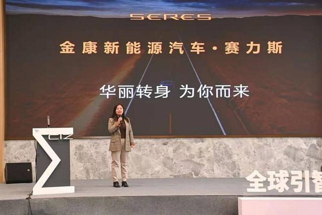 两江新区企业做人才引进介绍 蓝天/摄