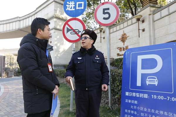 图说：潮汐式停车，解决小区停车难问题。