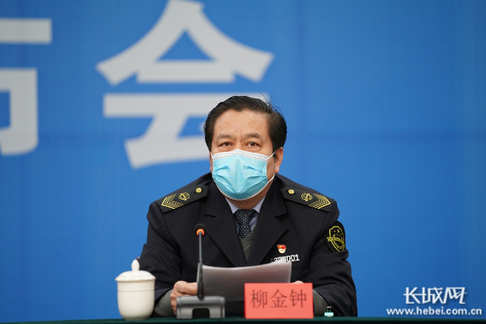    邢台市食药安办主任、市场监管局党组书记柳金钟介绍情况。长城网记者  郭硕 摄
