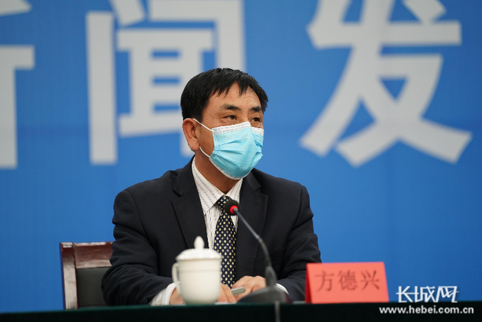    邢台市卫健委党组副书记、副主任方德兴介绍情况。长城网记者 郭硕 摄