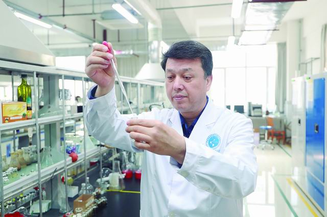 阿布力米提·伊力中科院新疆理化技术研究所研究员