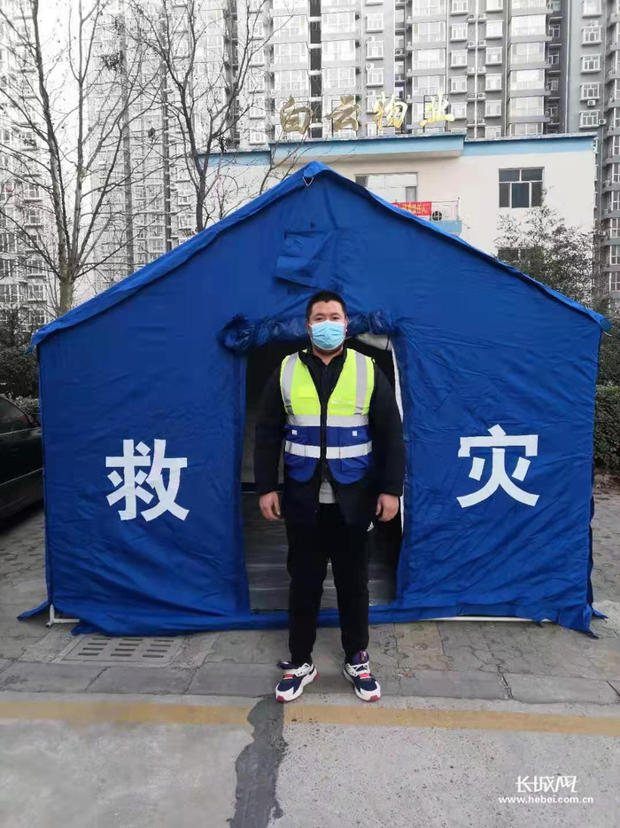 中国人保财险石家庄赵县支公司员工李诺在防疫点搭好的帐篷。