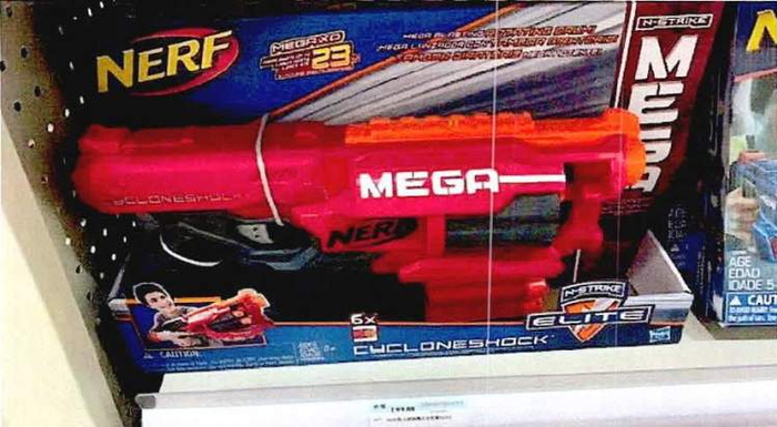 ▲假冒枪、子弹及包装查获假冒玩具枪614支