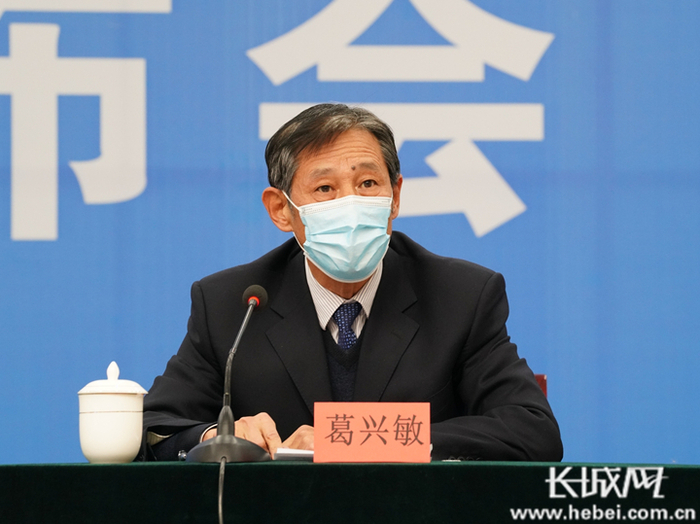 邢台市民政局党组书记葛兴敏介绍困难群体保障方面情况。长城网记者 郭硕 摄