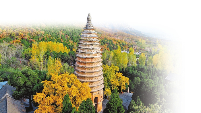 嵩岳寺塔 （记者 王铮 摄）