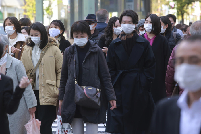 ↑11月29日，日本东京街头。图据视觉中国